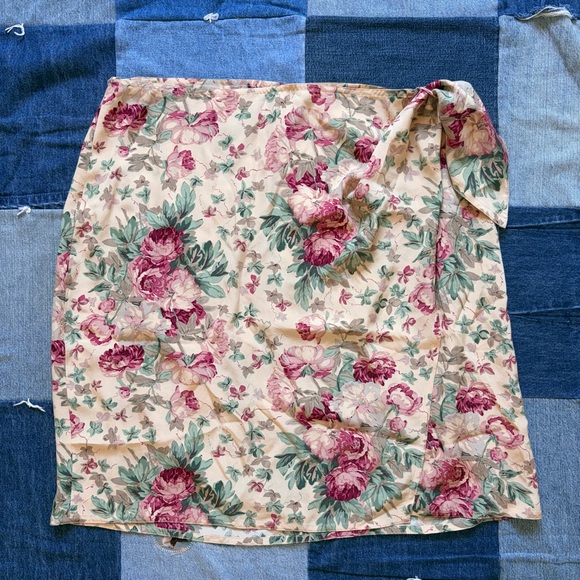 Lauren Ralph Lauren Dresses & Skirts - lauren ralph lauren 100% silk floral wrap skirt cream green red chic spring